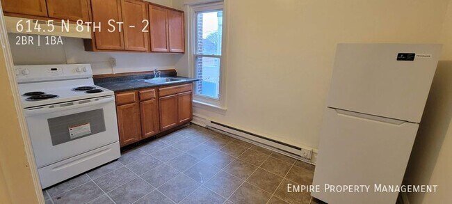 Building Photo - 2nd Floor 2 Bedroom 1 Bathroom Apartment i...