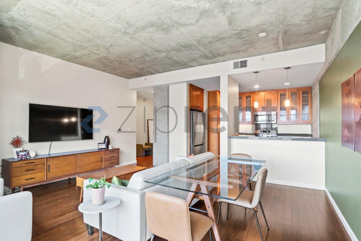 Building Photo - Unit 639