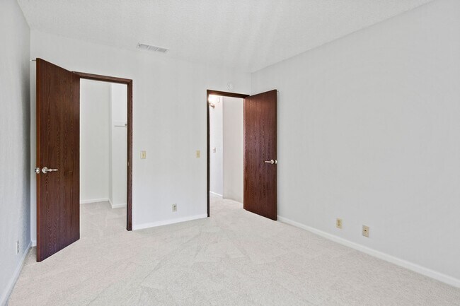Building Photo - 7235 Cinnamon Cir