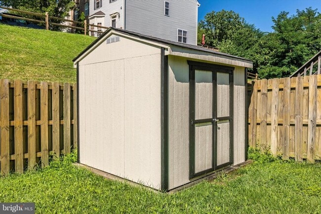 Building Photo - 1742 Trestle St