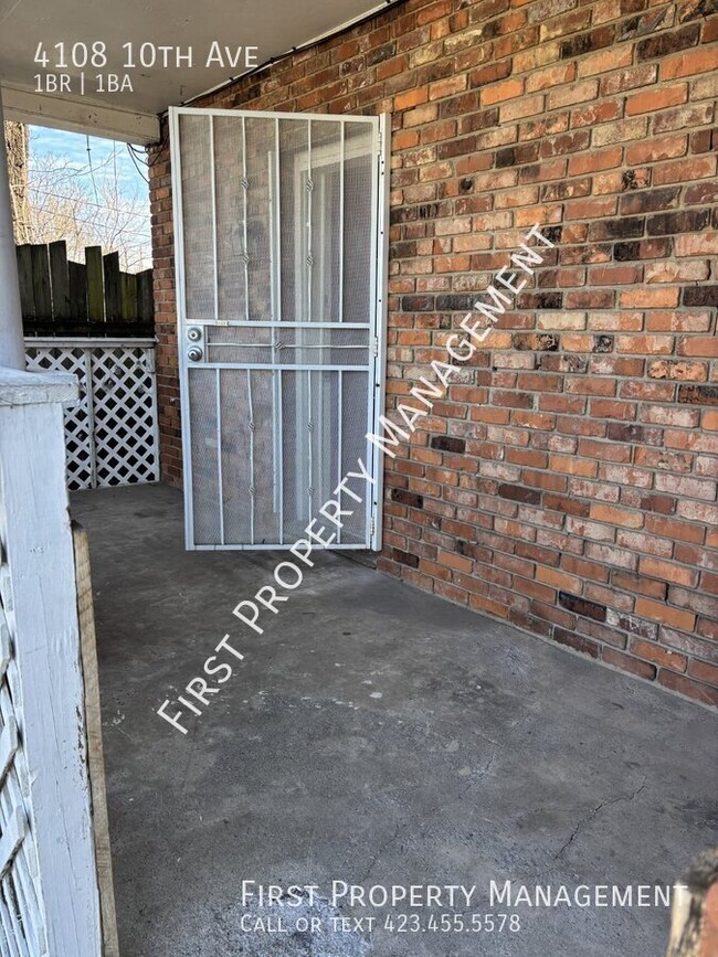 Building Photo - 1Bed/1Bath Duplex In East Lake!!