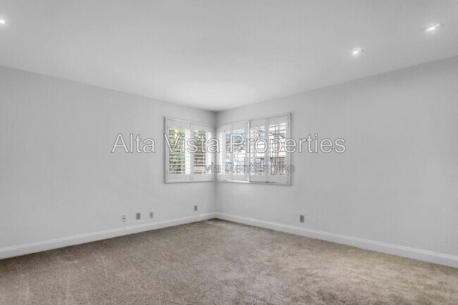 Building Photo - 7635 Eads Ave