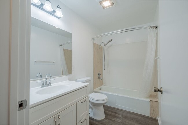 Building Photo - Spacious 1 bed 1 bath apartment in Santa Monica!