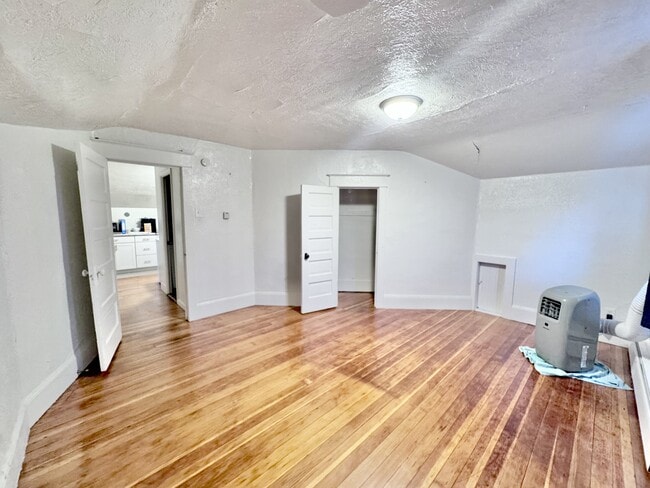 Building Photo - 145 W 200 S St