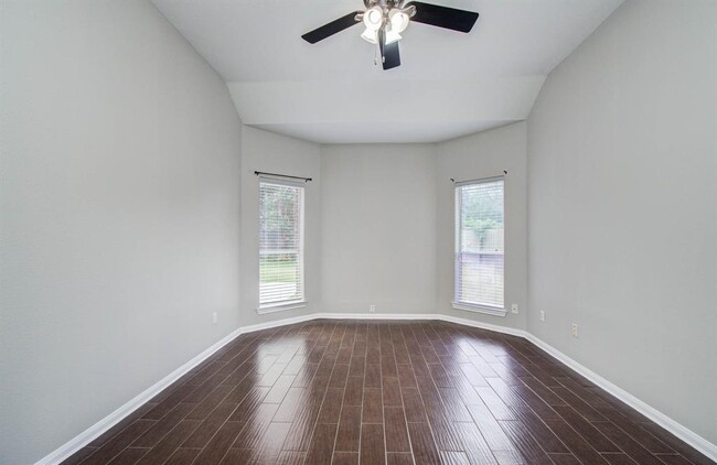 Building Photo - 911 E Hampton Dr