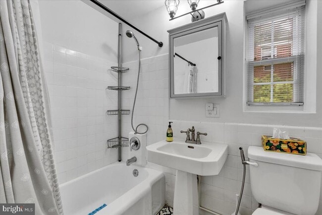 Building Photo - 1132 Valley Dr