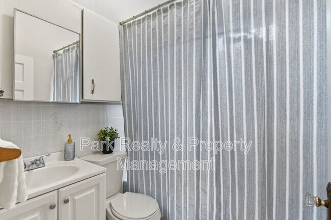 Building Photo - 2742 W Denver Pl