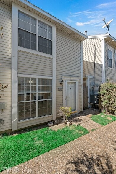 Building Photo - 253 Settlers Park Dr