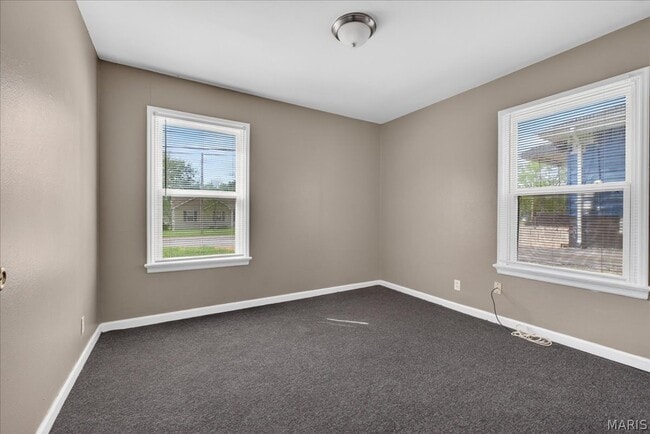 Building Photo - 6018 Evergreen Blvd