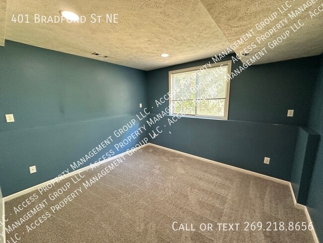 Building Photo - 401 Bradford St NE