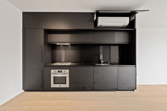 Building Photo - Modern 1 Bed, 1 Bath Condo @ 10th & Howard...