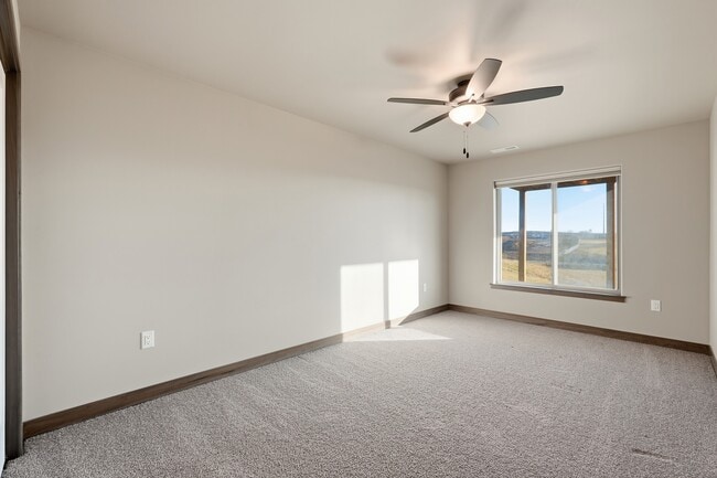 Building Photo - 720 Creekside Dr