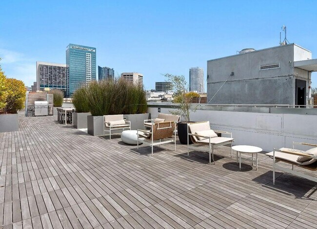 Building Photo - 450 Hayes St