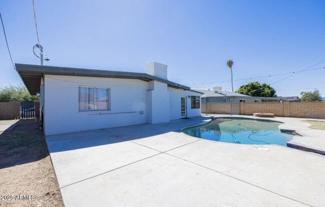 Building Photo - 1612 E Gaylon Dr