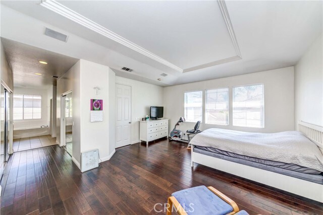 Building Photo - 5 Pelicano