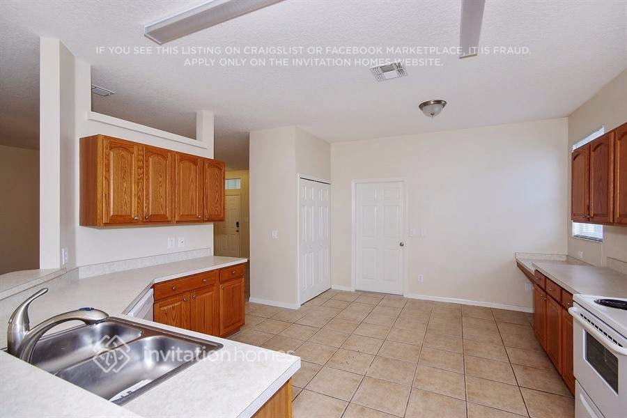 Building Photo - 1158 Dekleva Dr