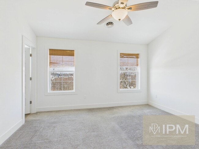 Building Photo - ½ OFF Your First Month’s Rent - Beautiful Townhome in Waynesboro!