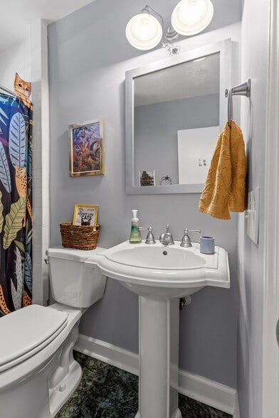 Building Photo - 844 Linden Hall Rd