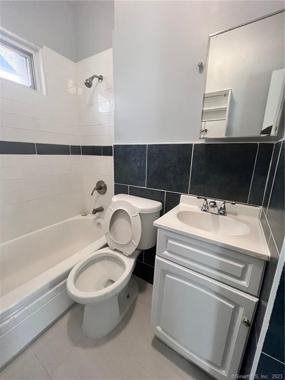 Building Photo - 819 William St