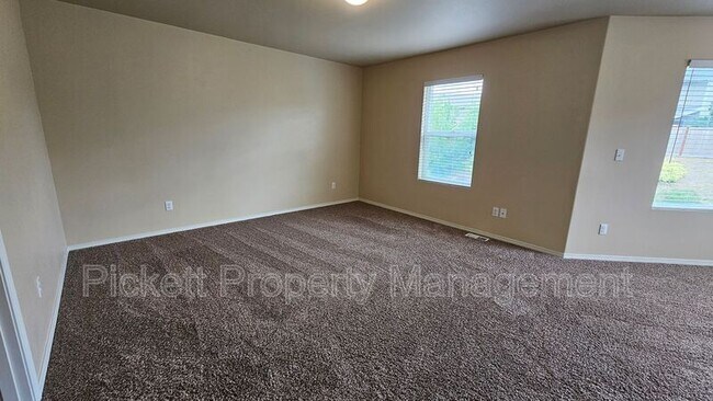 Building Photo - 2369 SW Siskin Cir