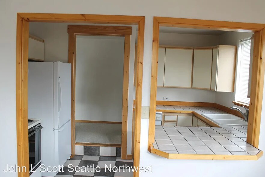 Functional and tidy kitchen. Lots of cabinet storage - 21204 3rd Ave S