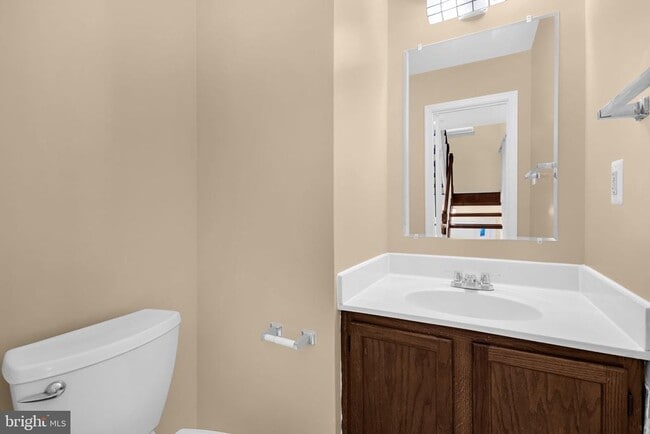 Building Photo - 5743 Burke Towne Ct