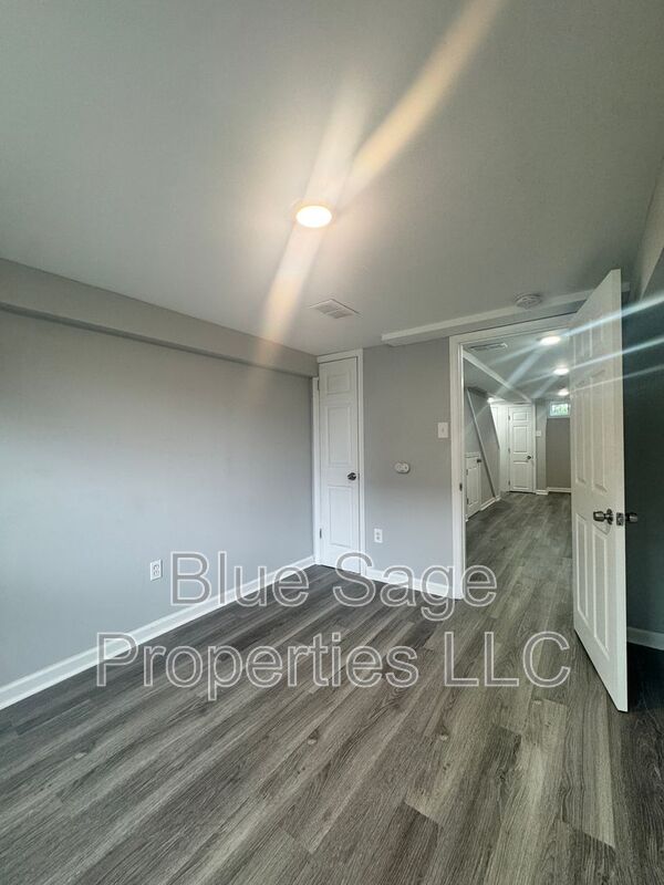 Building Photo - 398 Westmont Dr