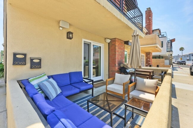 Building Photo - Fully furnished unit at the beach - Newport Beach Balboa Peninsula