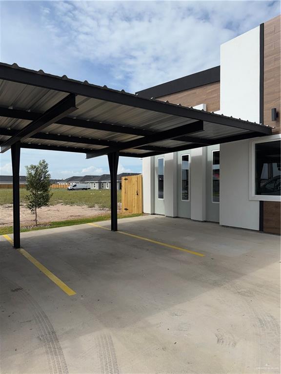 Building Photo - 12 N Onyx Ave