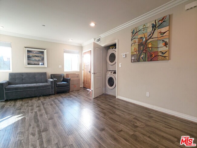 Building Photo - 963 Wilton Pl