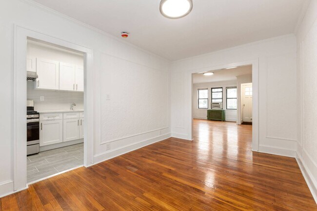 Building Photo - 67-135-135 Burns St