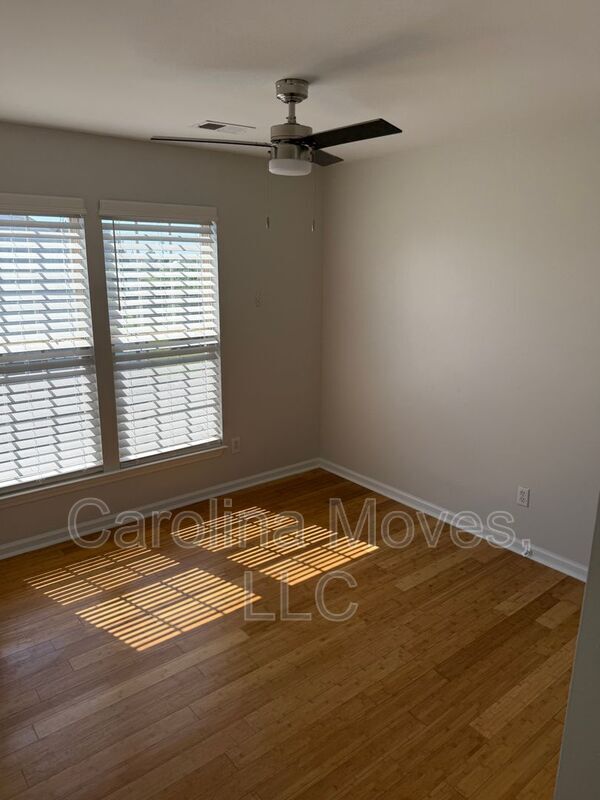 Building Photo - 230 Spring Crossing Cir