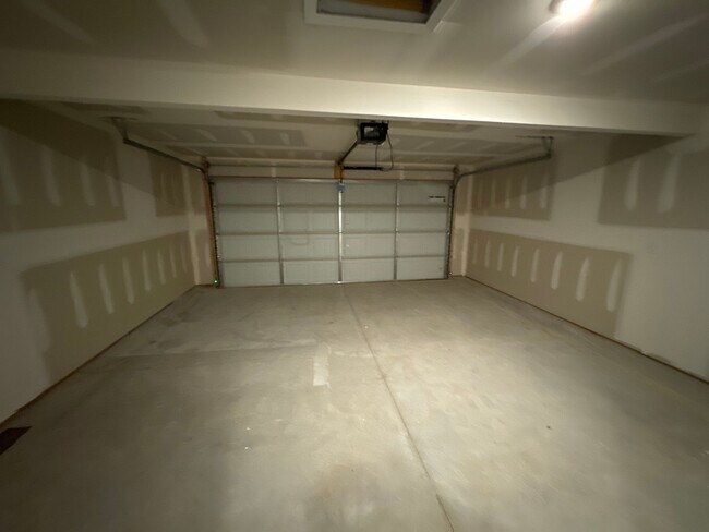 Building Photo - PRE-LEASING NOW | Pet-Friendly 3 Bed, 2 Bath Home in Springdale