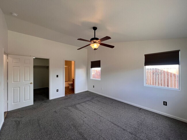 Building Photo - 3-bedroom Fernley home