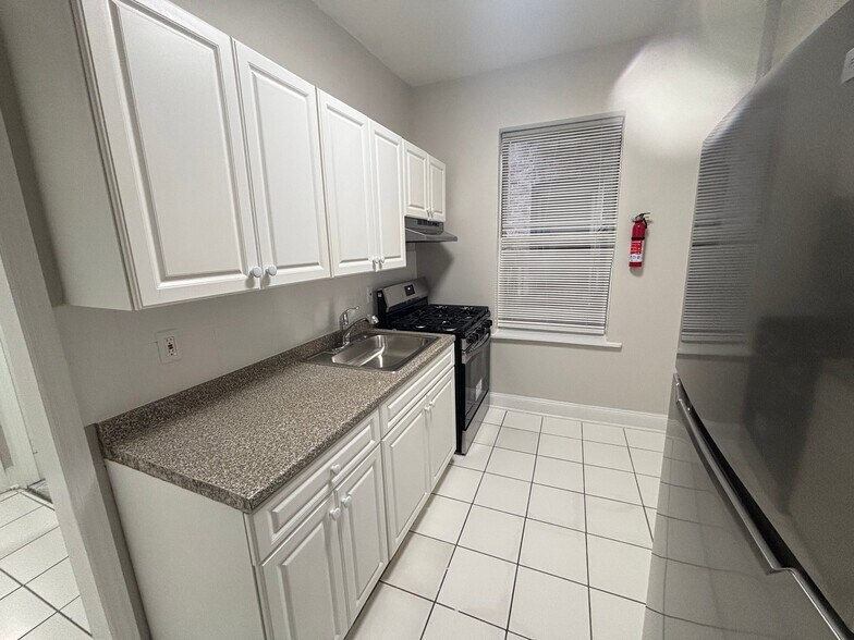 Building Photo - 332 61st St