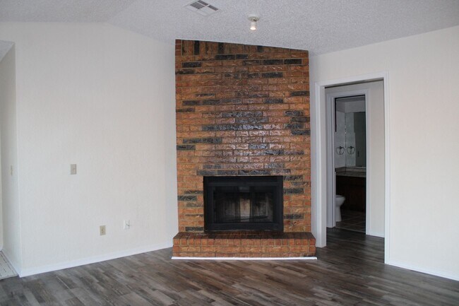 Building Photo - All Appliances!