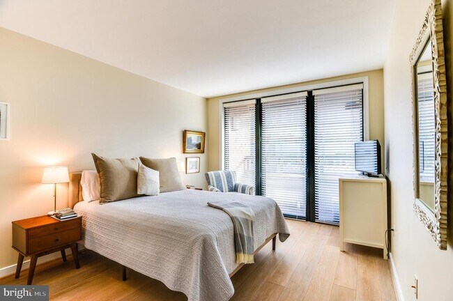 Building Photo - 631 D St NW