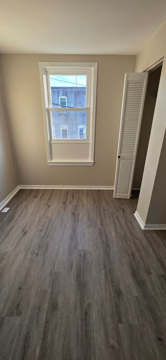 Building Photo - 1203 Darley Ave