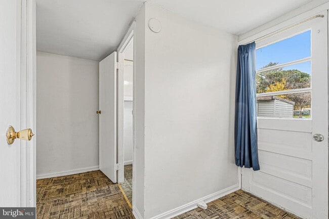 Building Photo - 1915 Rettman Ln