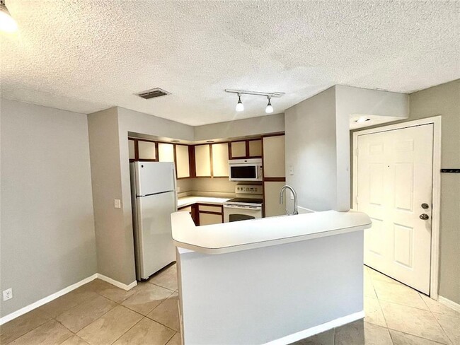 Building Photo - 3350 Pinewalk Dr N