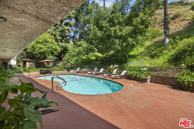 Building Photo - 2700 Cahuenga Blvd