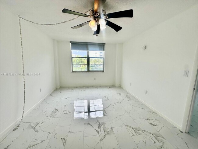 Building Photo - 15600 NW 7th Ave