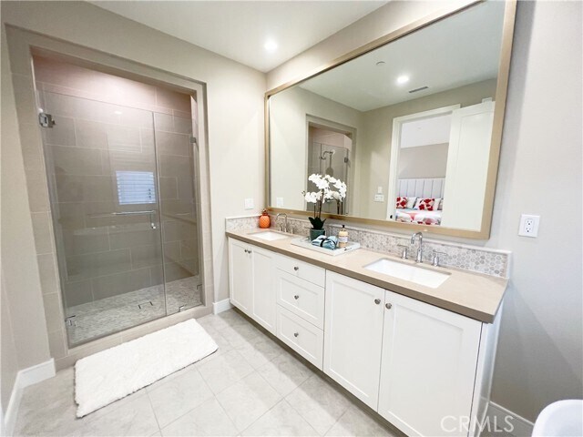 Building Photo - 115 Montero