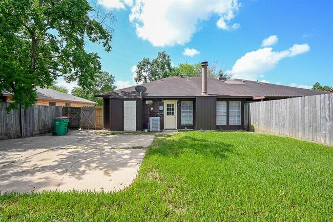 Building Photo - 19226 Plantain Dr