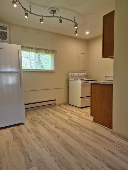 Building Photo - 81 W North St