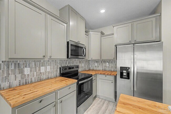 Building Photo - 9055 Golden Eye Dr