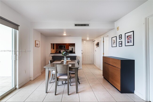 Building Photo - 280 SW 20th Rd