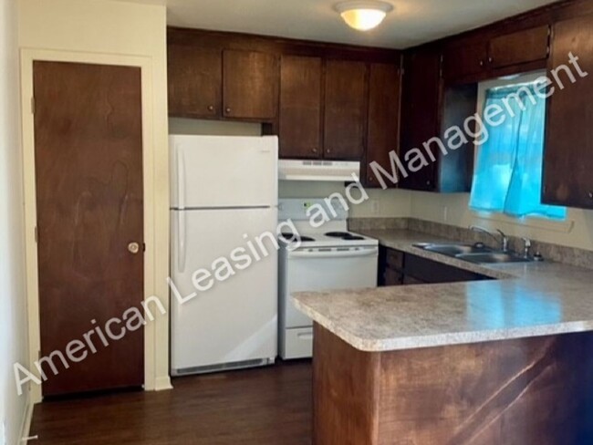 Building Photo - Charming 2-Bedroom 1-Bath Duplex Unit Avai...