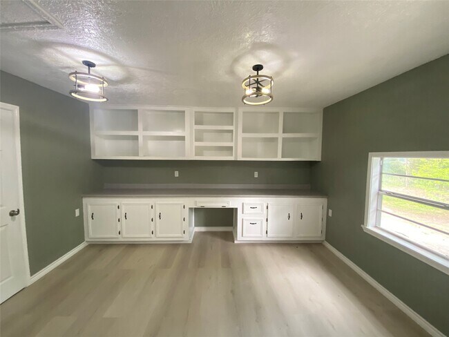 Building Photo - 13068 TX-146