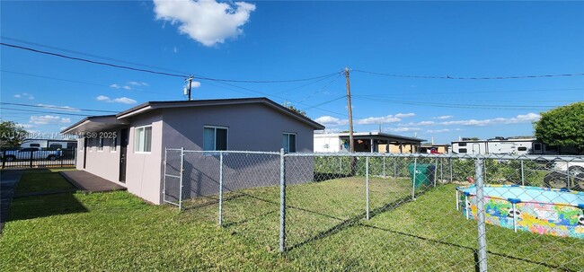 Building Photo - 865 NW 10th St